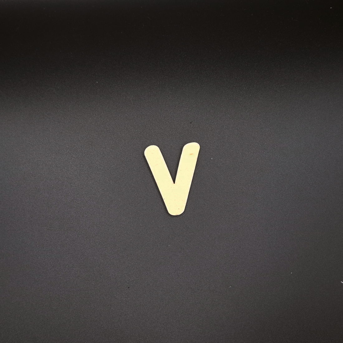 V