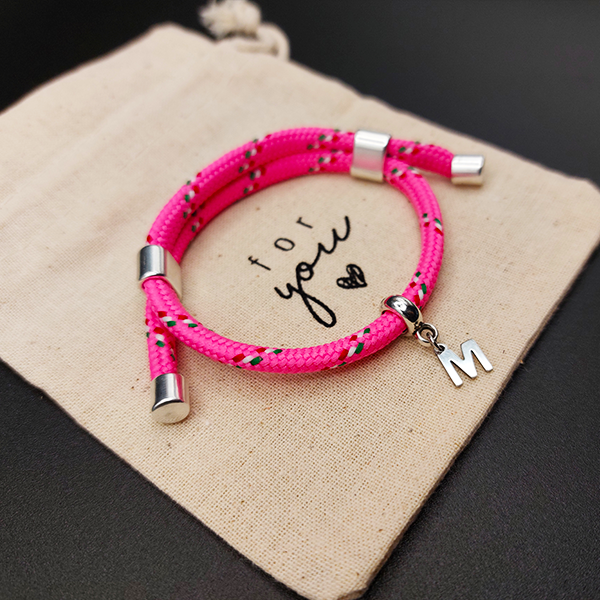 Armband mit Buchstabe M | Neon Pink