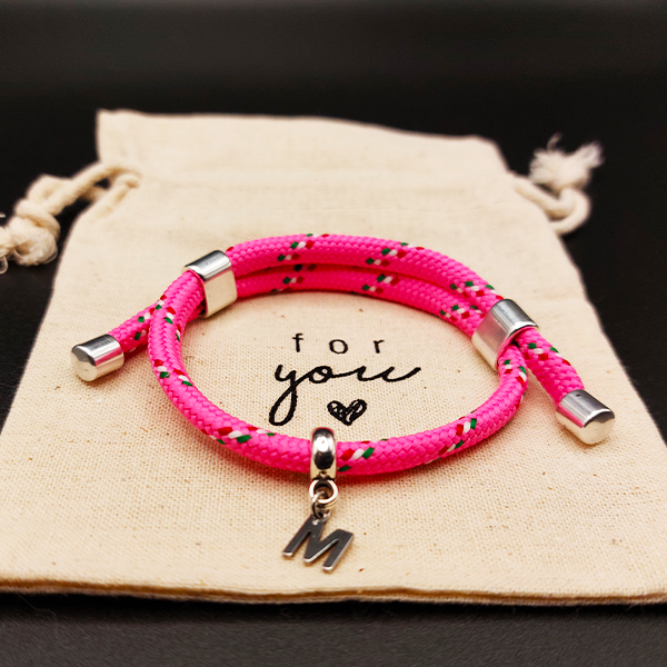 Armband mit Buchstabe M | Neon Pink